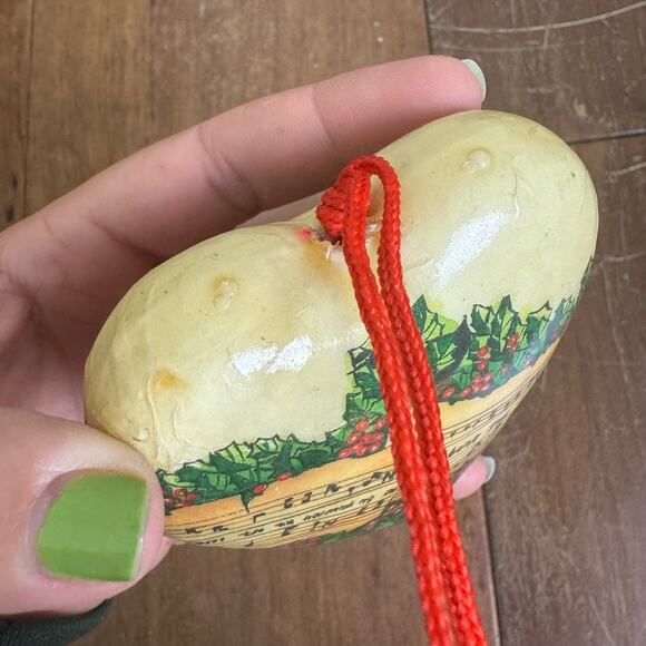 Vintage Christmas Heart Ornaments Old World Victorian Music Paper Mache - Picture 9 of 10